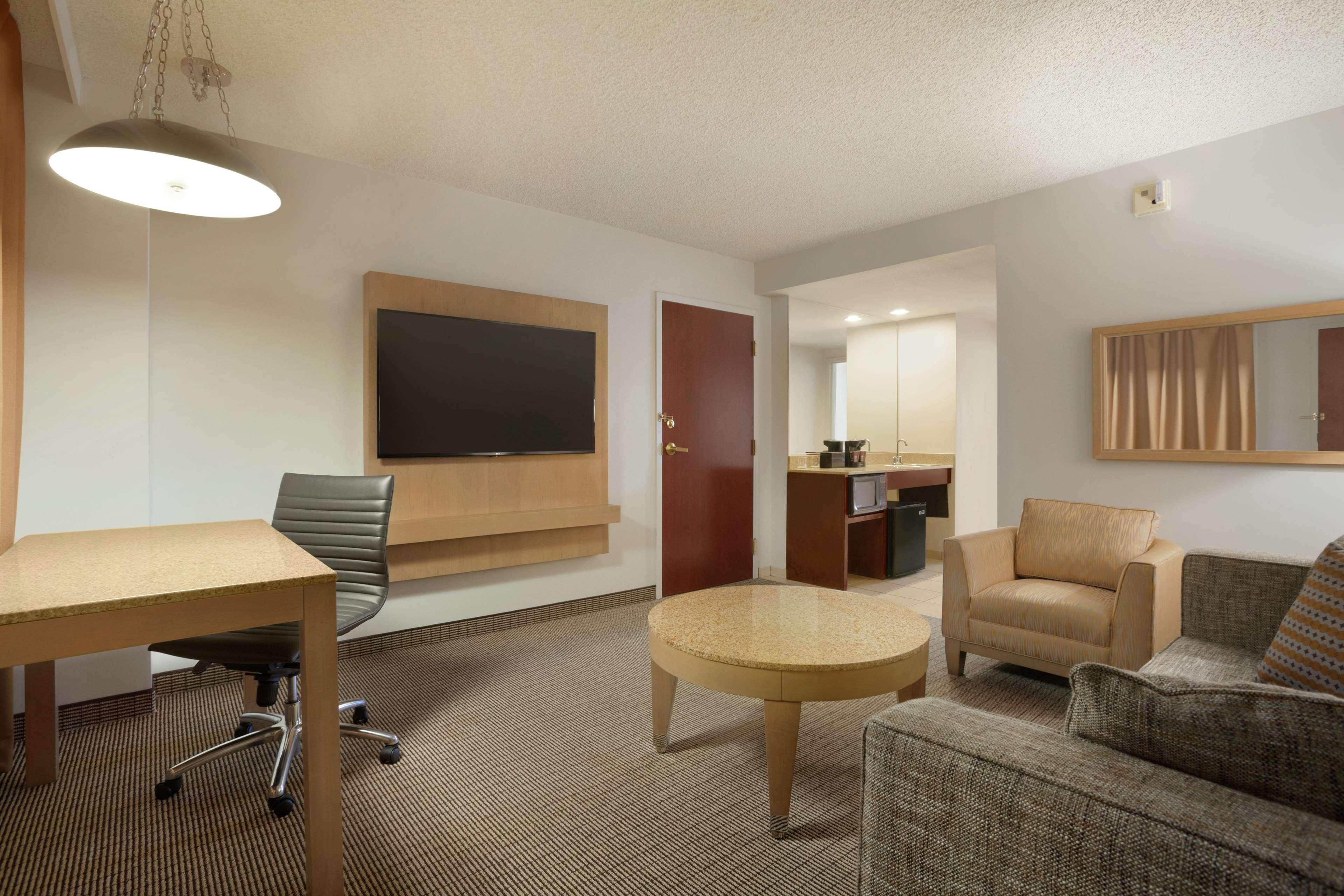 Embassy Suites By Hilton Denver International Airport Exteriér fotografie