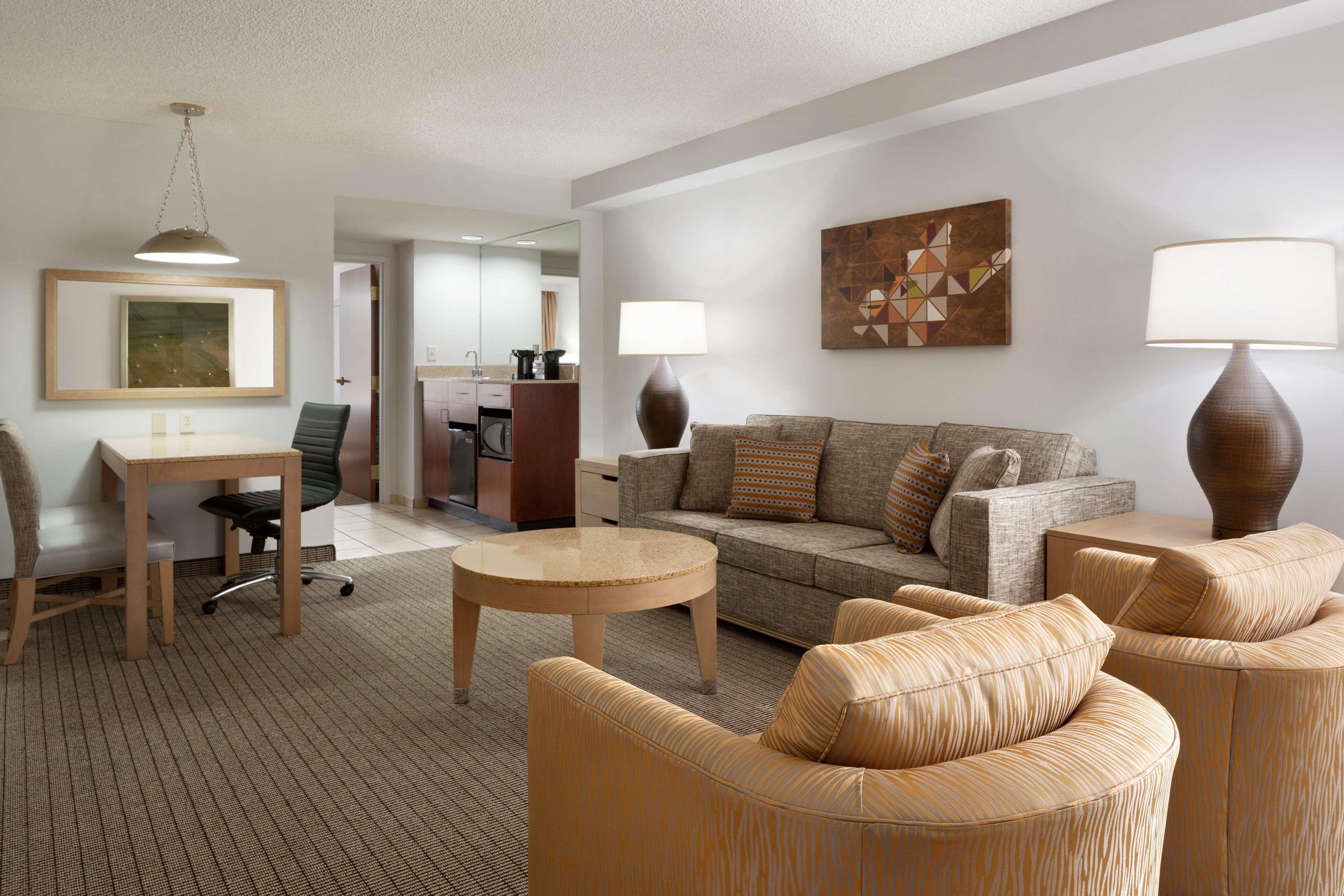 Embassy Suites By Hilton Denver International Airport Exteriér fotografie