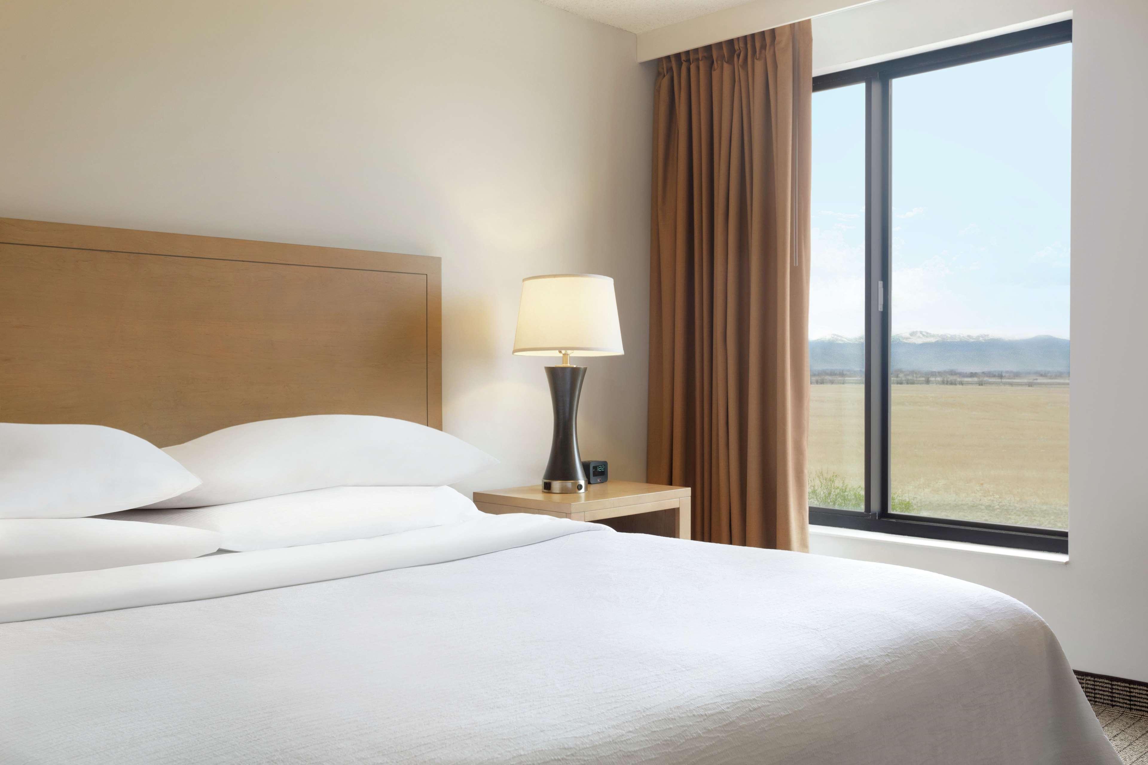 Embassy Suites By Hilton Denver International Airport Exteriér fotografie