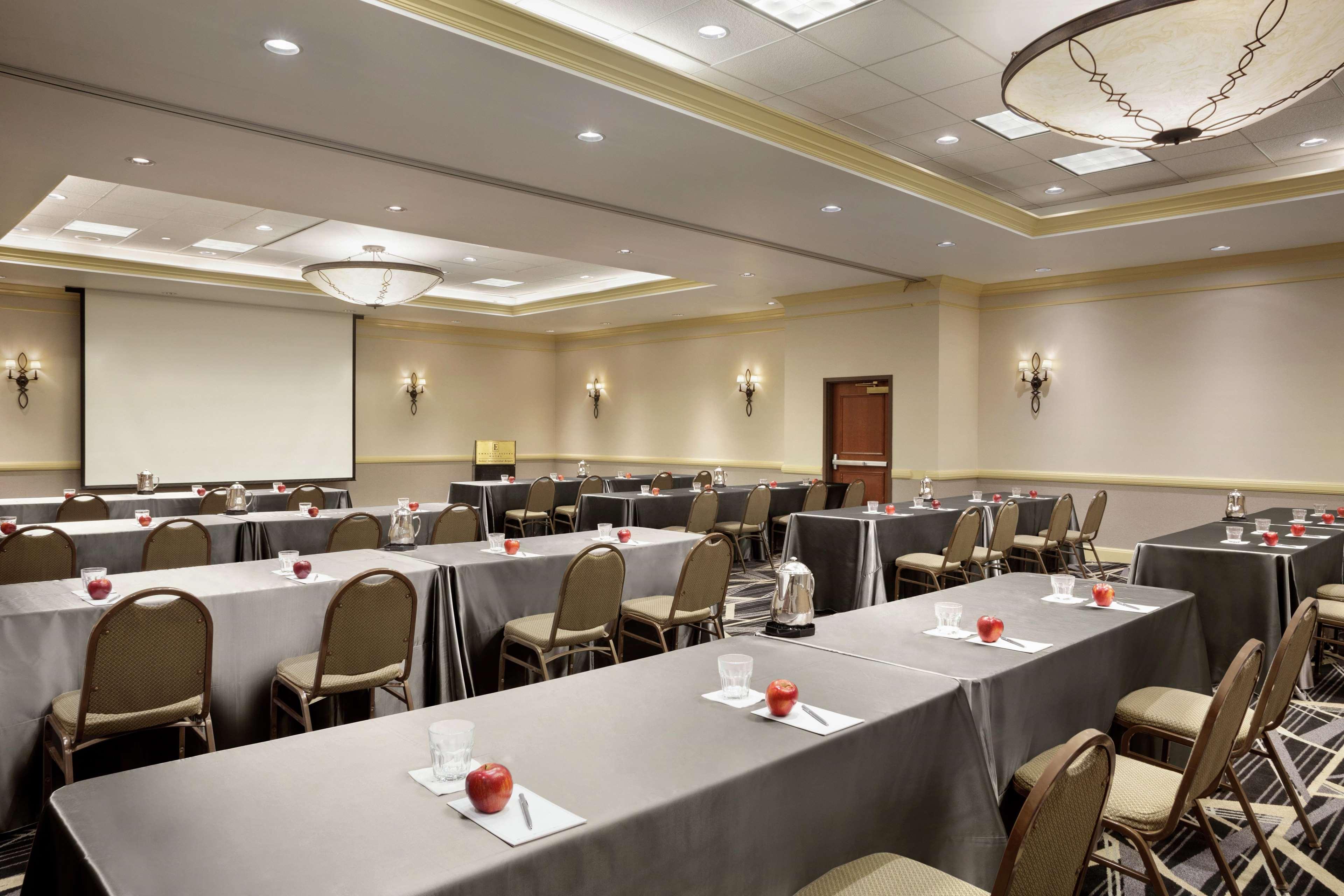 Embassy Suites By Hilton Denver International Airport Exteriér fotografie