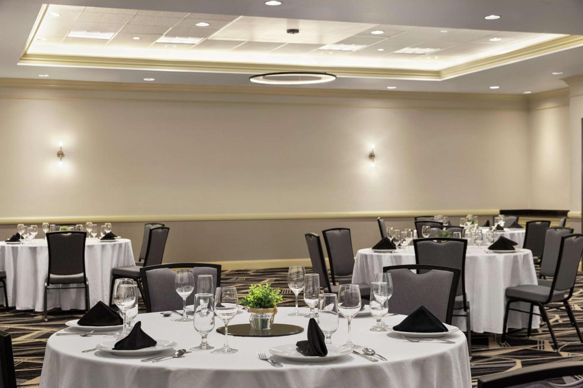 Embassy Suites By Hilton Denver International Airport Exteriér fotografie