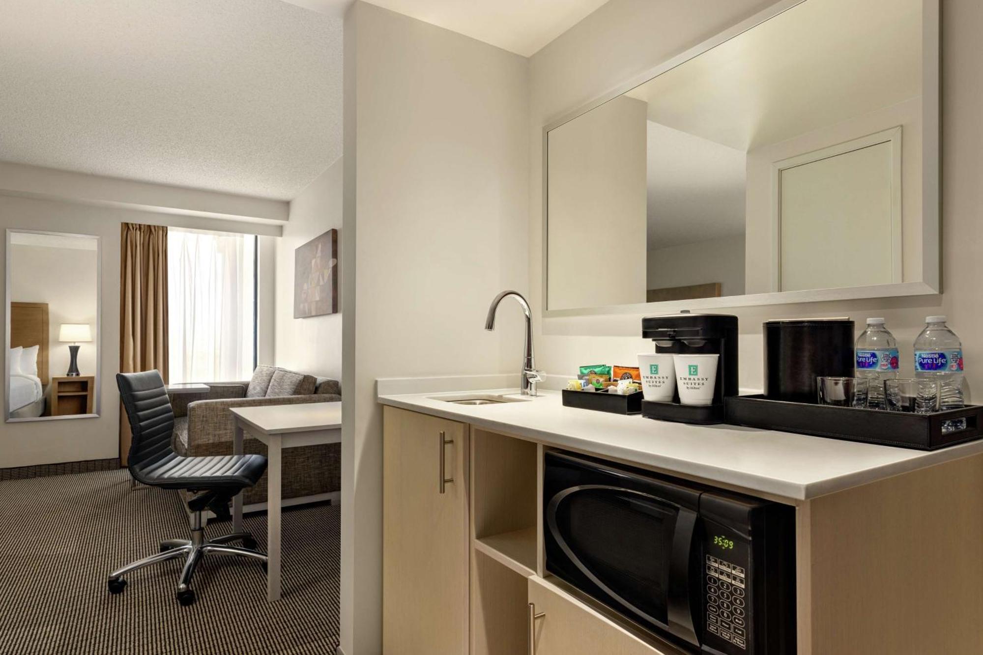 Embassy Suites By Hilton Denver International Airport Exteriér fotografie